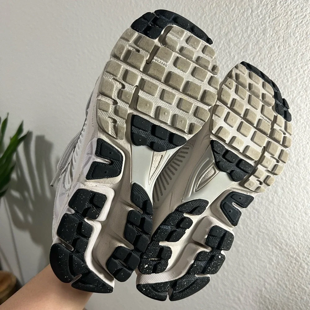 NIKE Zoom Vomero 5 Sneakers - Picture 9 of 12